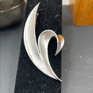 2.7.26-26 Crown Trifari Silvertone Leaf Brooch